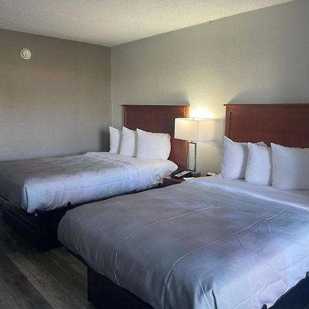 Quality Inn Fayetteville Near Fort Bragg Extérieur photo