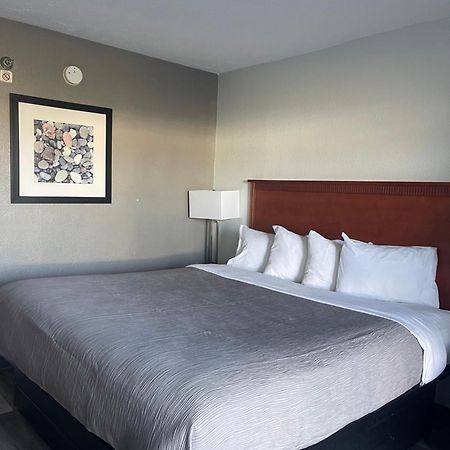 Quality Inn Fayetteville Near Fort Bragg Extérieur photo
