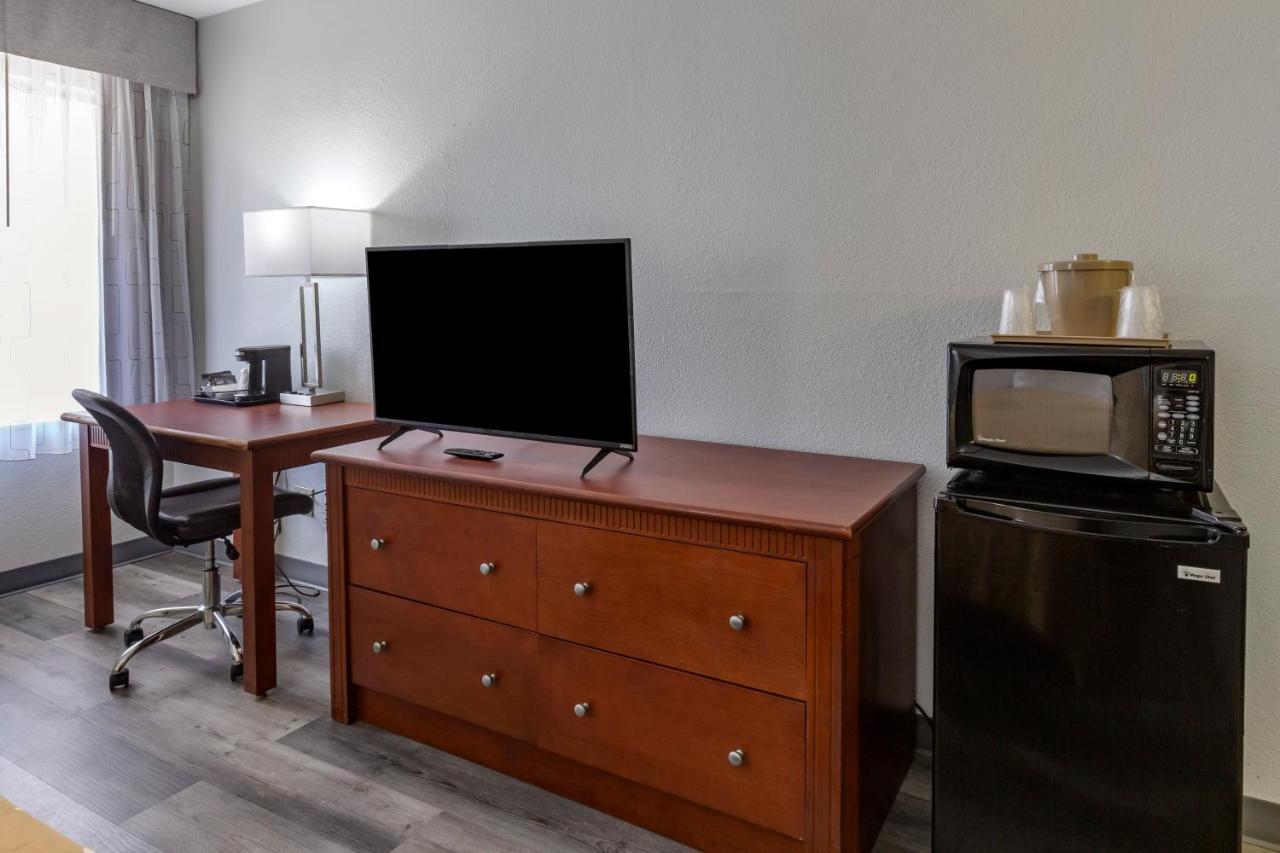 Quality Inn Fayetteville Near Fort Bragg Extérieur photo