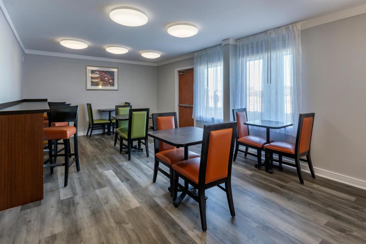 Quality Inn Fayetteville Near Fort Bragg Extérieur photo