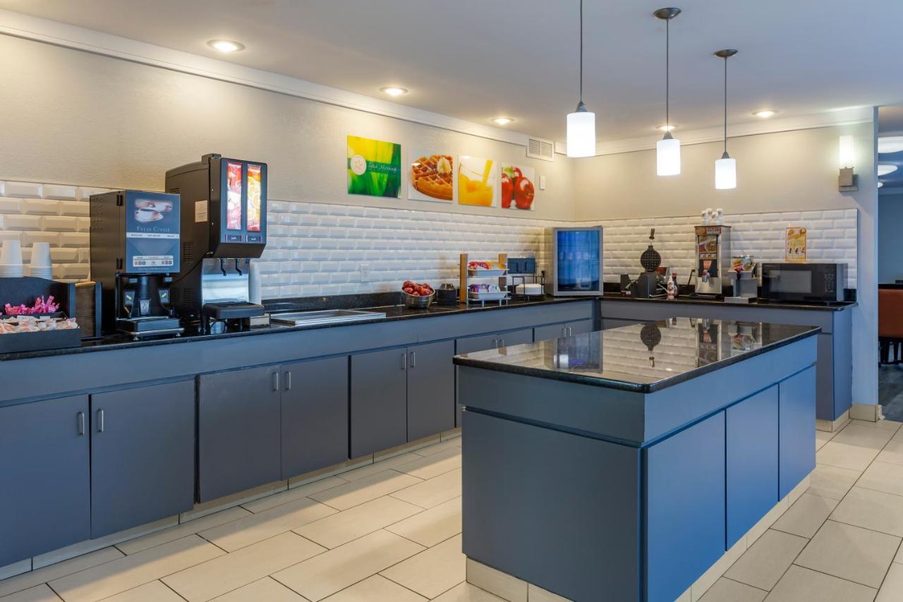 Quality Inn Fayetteville Near Fort Bragg Extérieur photo