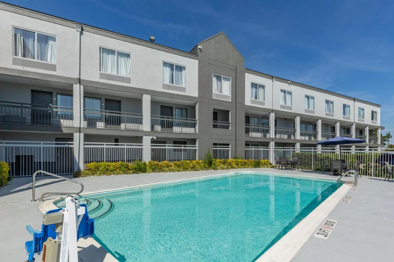 Quality Inn Fayetteville Near Fort Bragg Extérieur photo