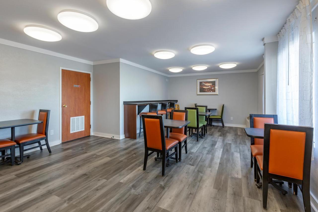 Quality Inn Fayetteville Near Fort Bragg Extérieur photo