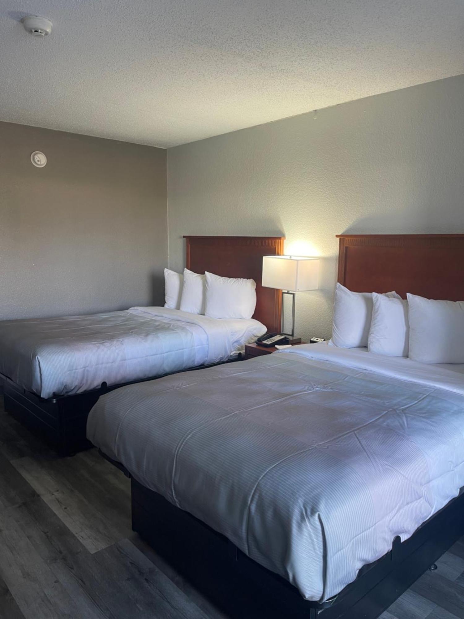 Quality Inn Fayetteville Near Fort Bragg Extérieur photo