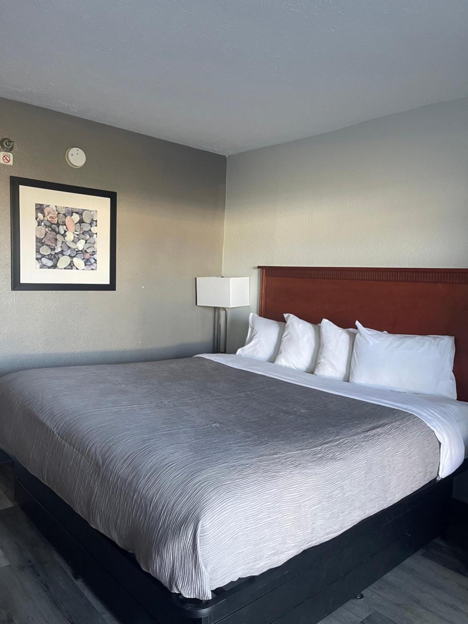 Quality Inn Fayetteville Near Fort Bragg Extérieur photo