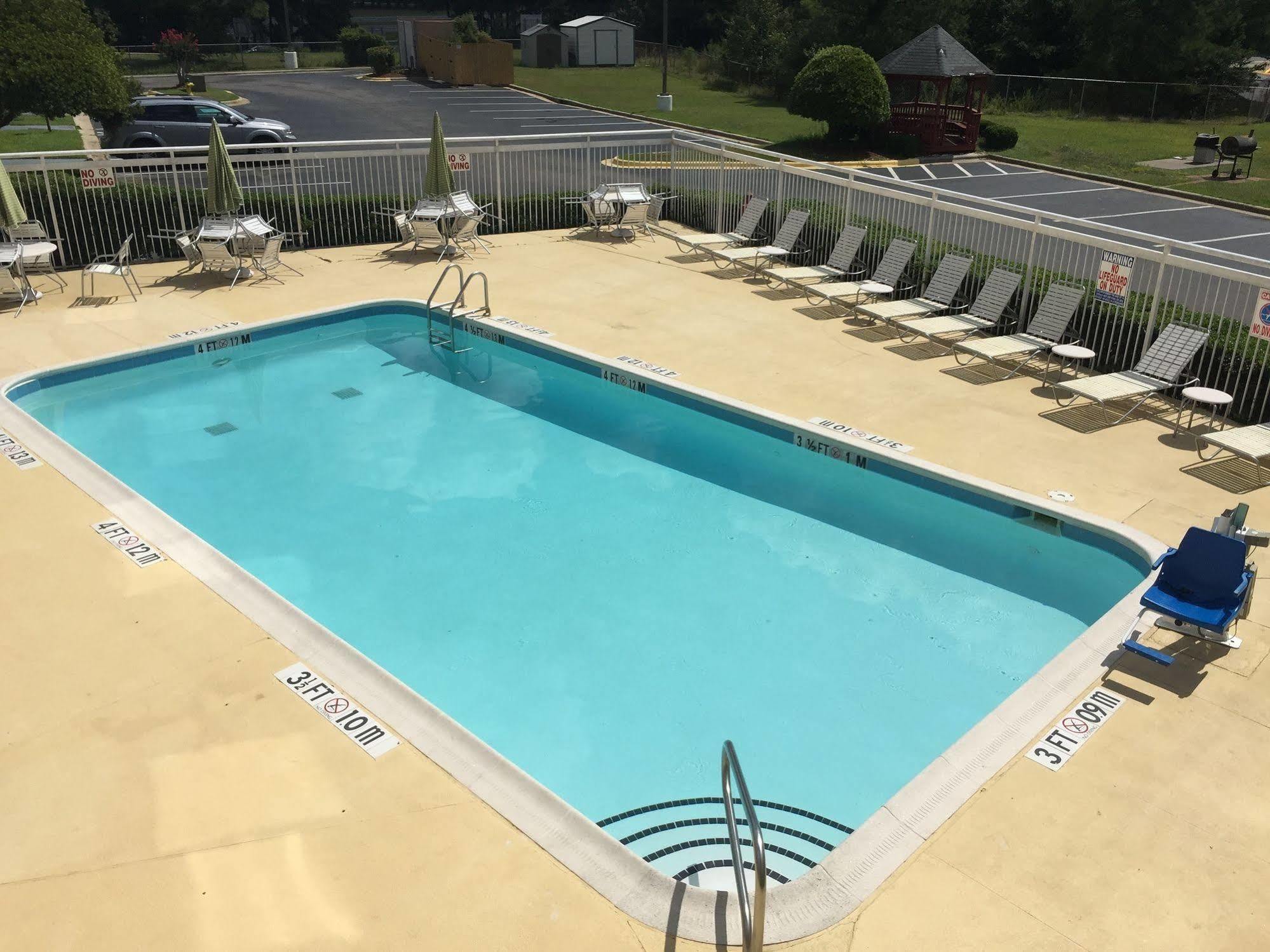 Quality Inn Fayetteville Near Fort Bragg Extérieur photo
