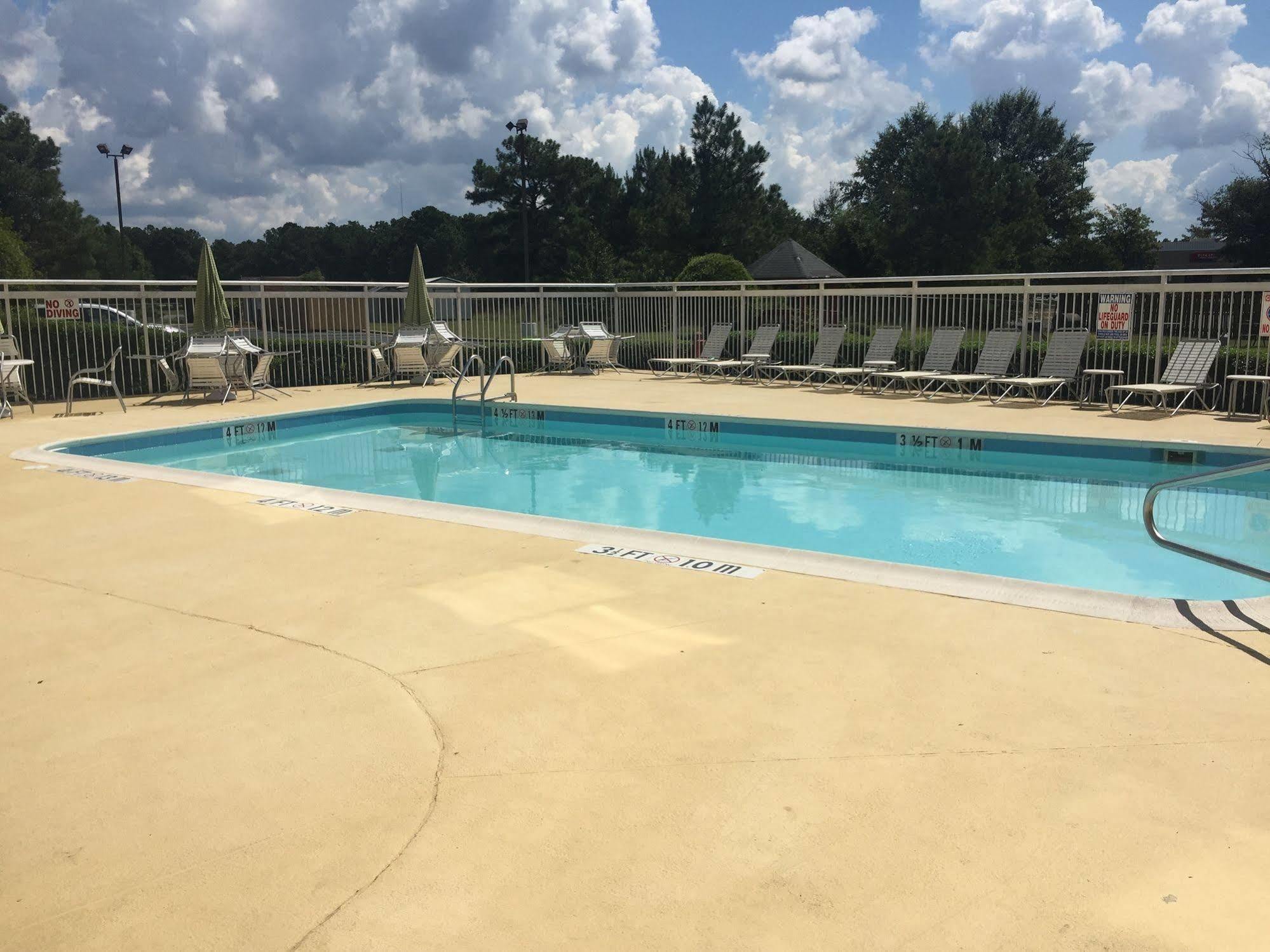 Quality Inn Fayetteville Near Fort Bragg Extérieur photo